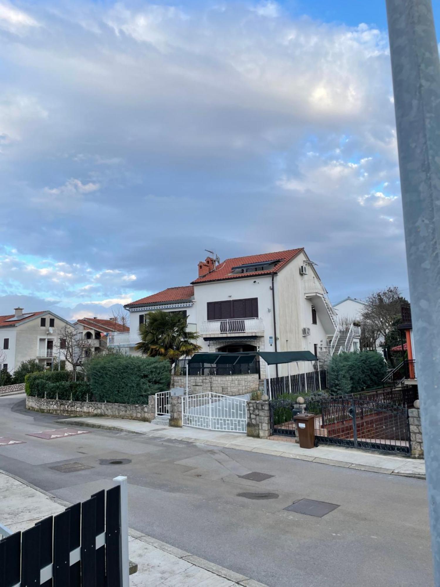 Casa Estancia Studio Apartment نجيفيش المظهر الخارجي الصورة